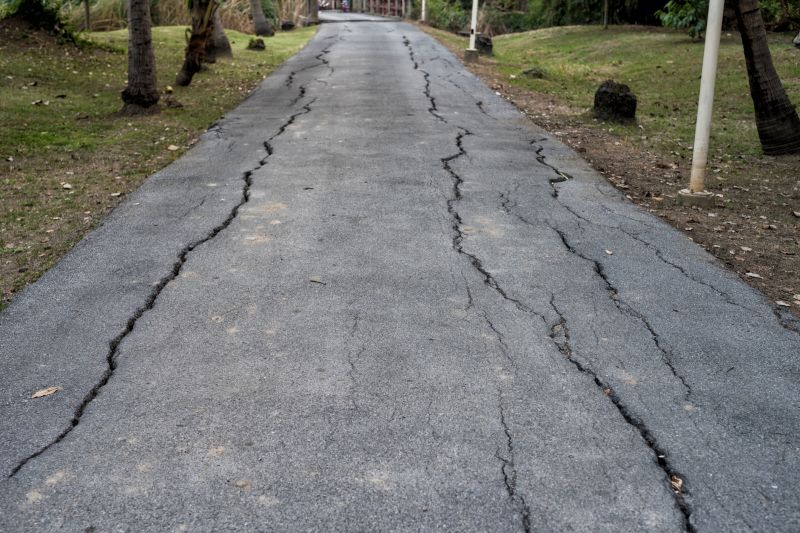Asphalt Driveway Crack Filling